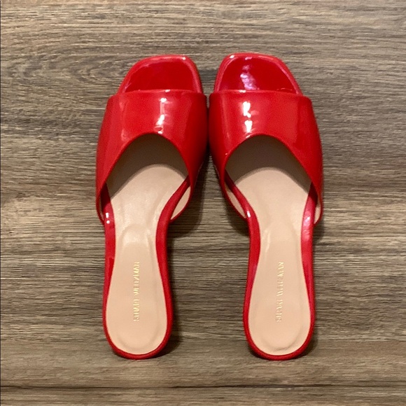 Stuart Weitzman Red Sandals with Patent Leather and Rounded Toe - Picture 2 of 6